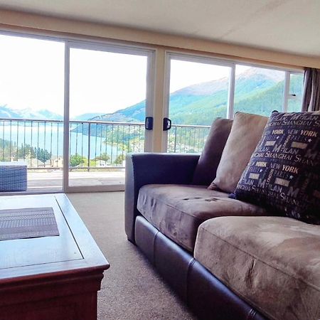 Spacious Home With Awesome Lake Views Квинстаун Экстерьер фото