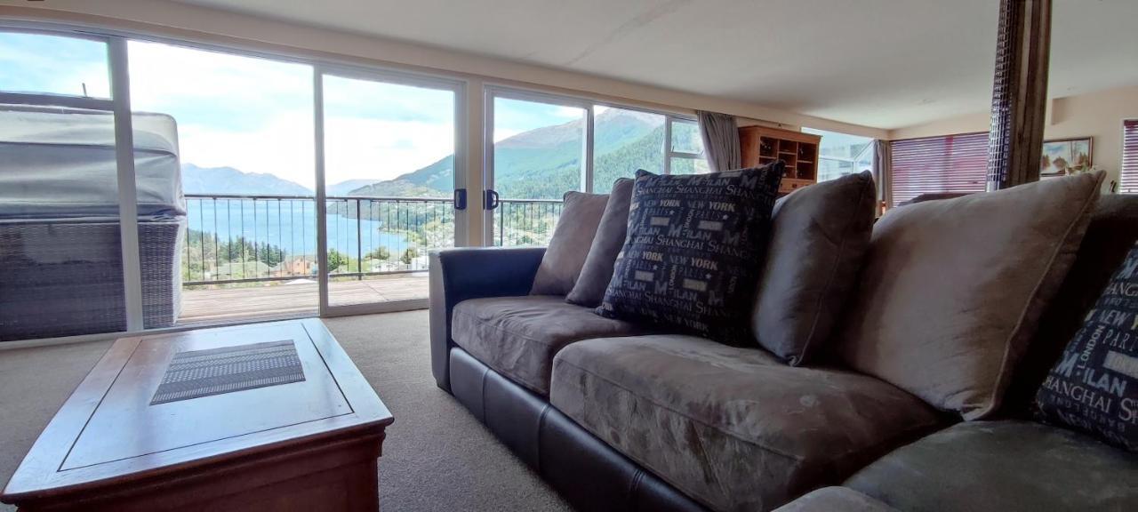 Spacious Home With Awesome Lake Views Квинстаун Экстерьер фото