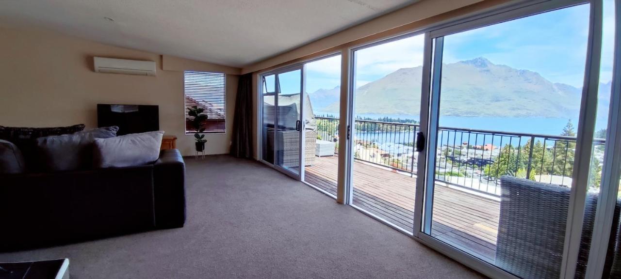 Spacious Home With Awesome Lake Views Квинстаун Экстерьер фото