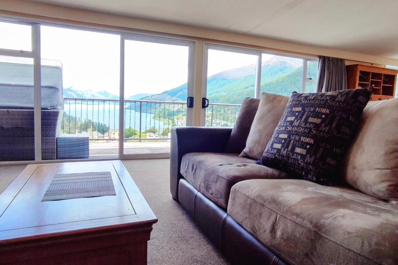 Spacious Home With Awesome Lake Views Квинстаун Экстерьер фото
