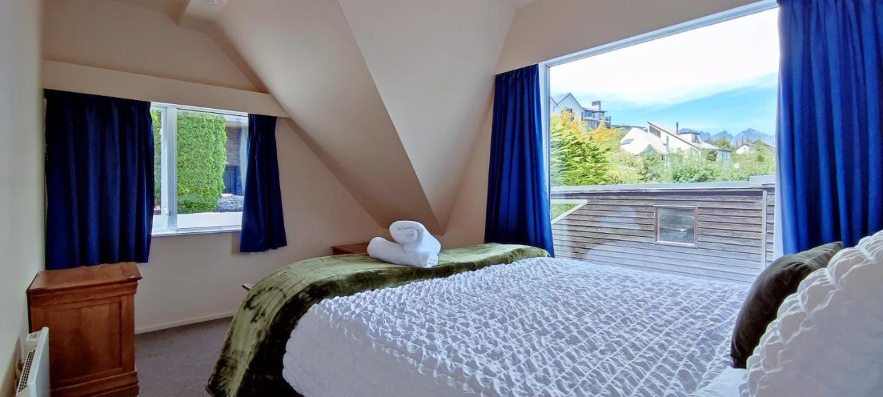 Spacious Home With Awesome Lake Views Квинстаун Экстерьер фото